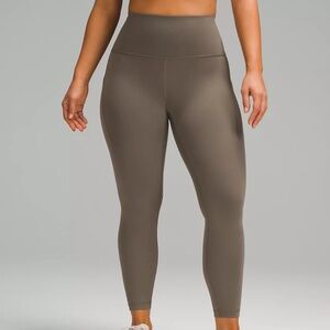 Wunder Train Contour Fit High-Rise Tight with Pockets 25" - size 8